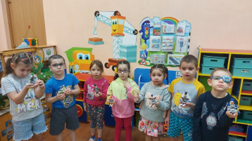 На дворе полно снежка. Я слепил снеговика. На дворе полно снежка. Я слепил снеговика.